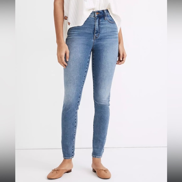 Madewell Denim - Madewell Tall Curvy Roadtripper Authentic Skinny Jeans in Vinton Wash
